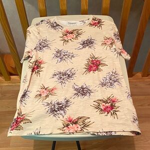 Express short sleeve t-shirt. Size: M. Color: Tan w/ flower design